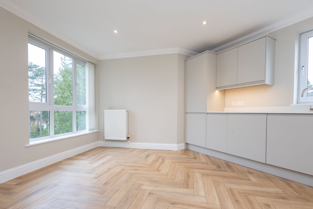 Property photo 3 of 12 R6M_3819