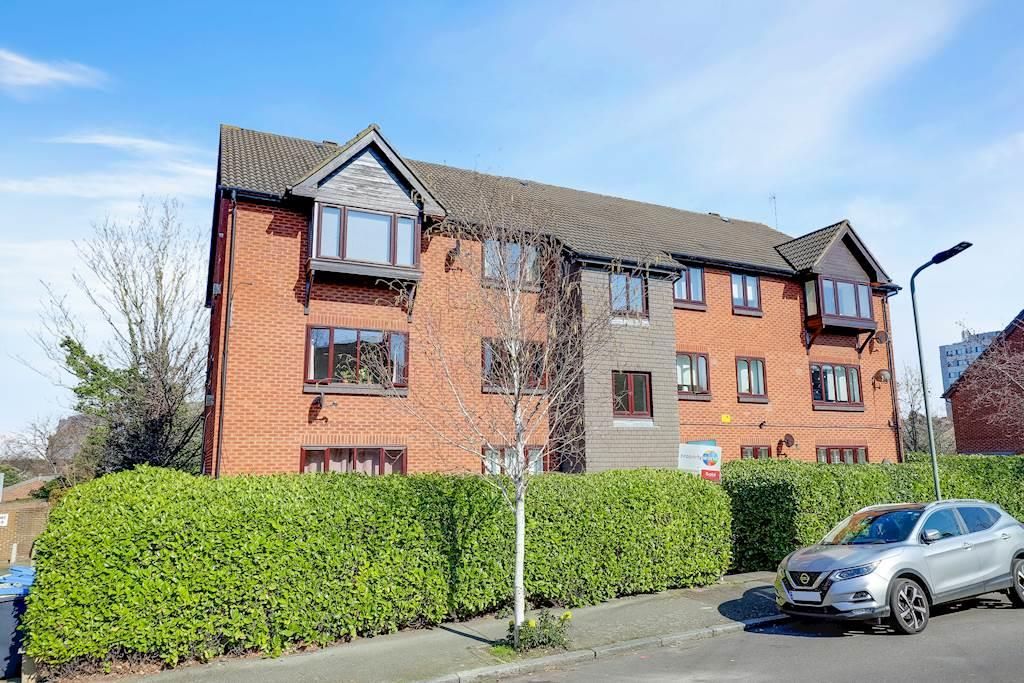 Property photo 1 of 14 11-2639Jhpropwpen - Flat 10 Capel Court - 43-Small