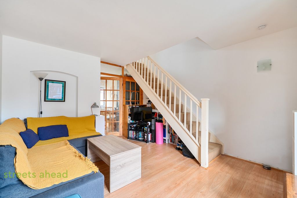 Property photo 3 of 13 E8dc1ee9-09A8-4F5...