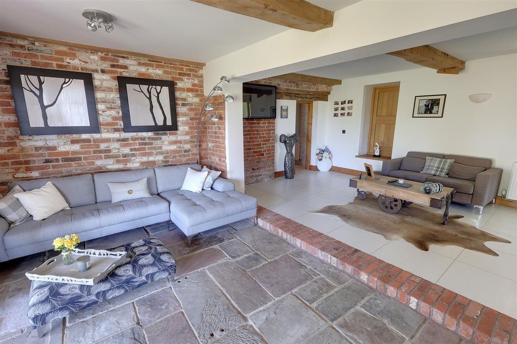 Property photo 3 of 32