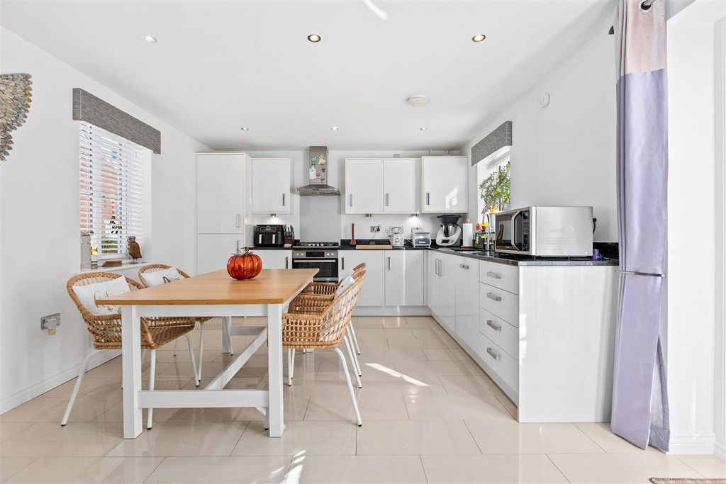 Property photo 2 of 26 Kitchen/Diner