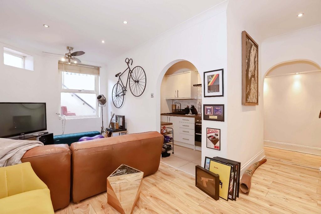 Property photo 3 of 12 Holland Rd_5.Jpg