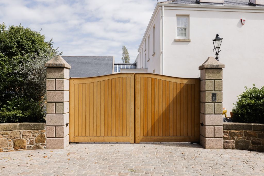 Property photo 3 of 20