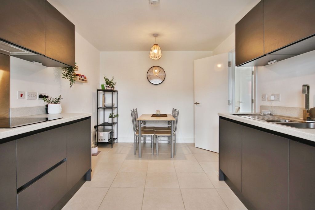Property photo 3 of 22 4397565