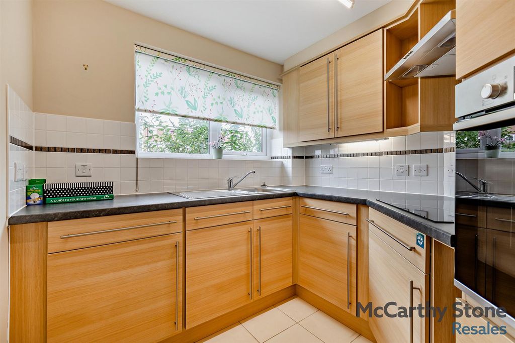 Property photo 3 of 23 Kitchen