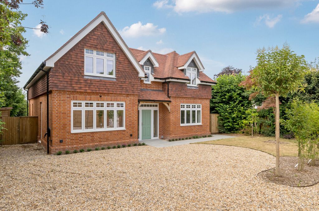 Property photo 1 of 16 1324497-5-6877c9E...
