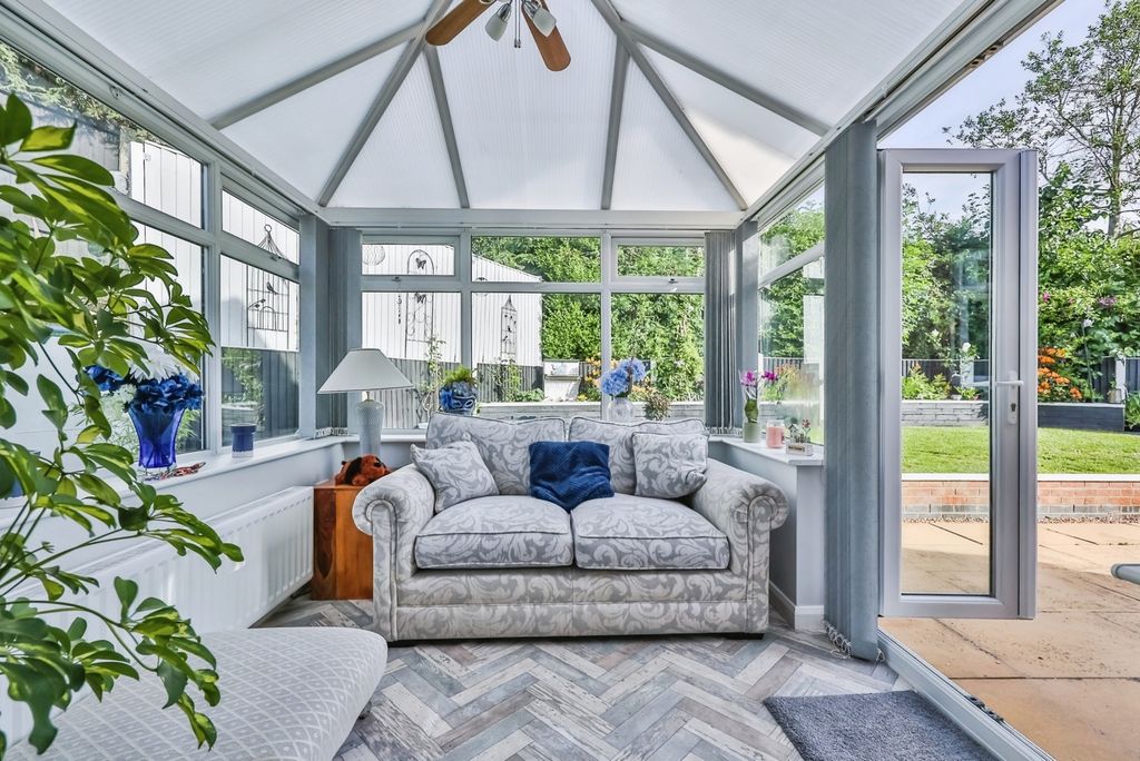 Property photo 2 of 20 Conservatory