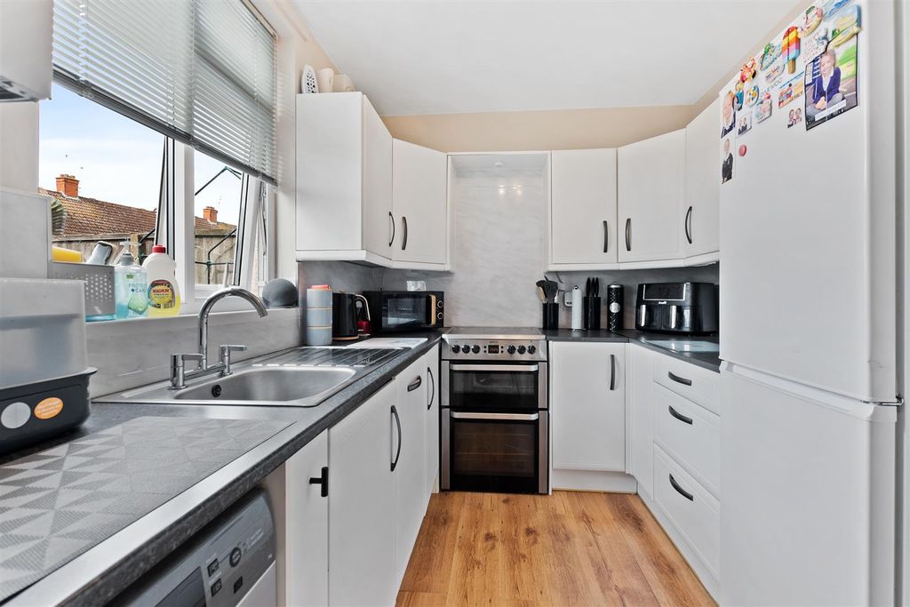 Property photo 3 of 15 Kitchen