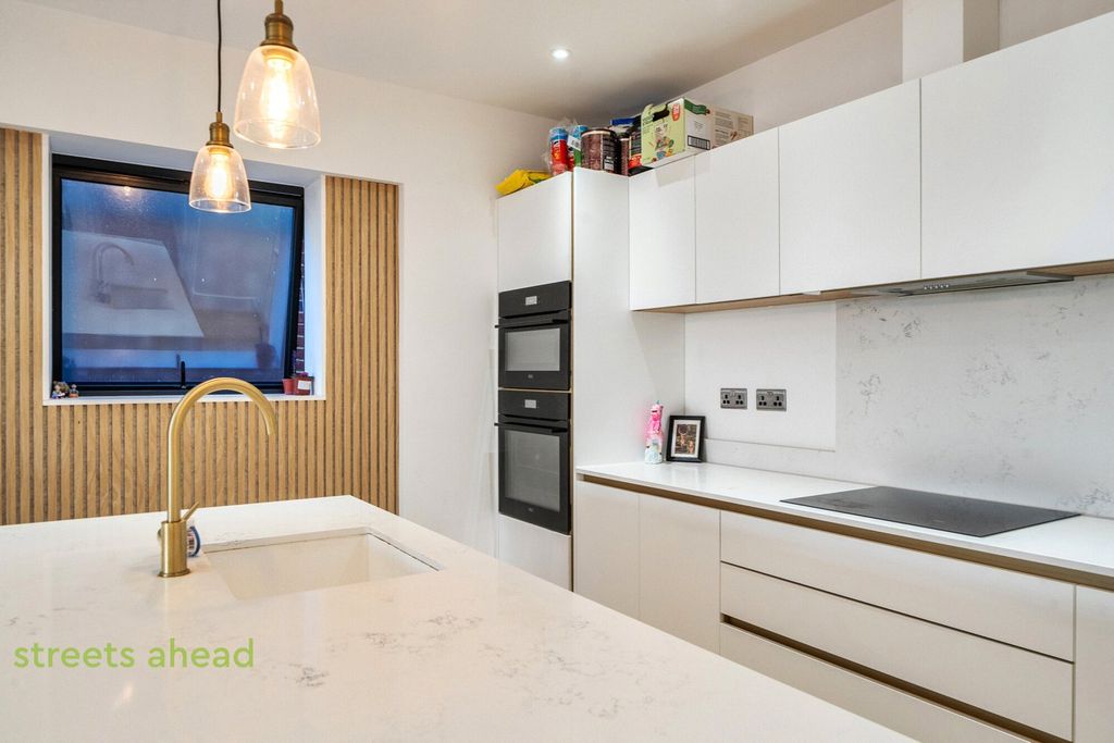 Property photo 3 of 8 486ba5F5-8B16-4Ab...
