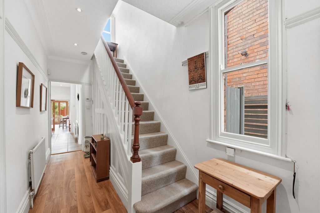 Property photo 2 of 23 Picture No. 25