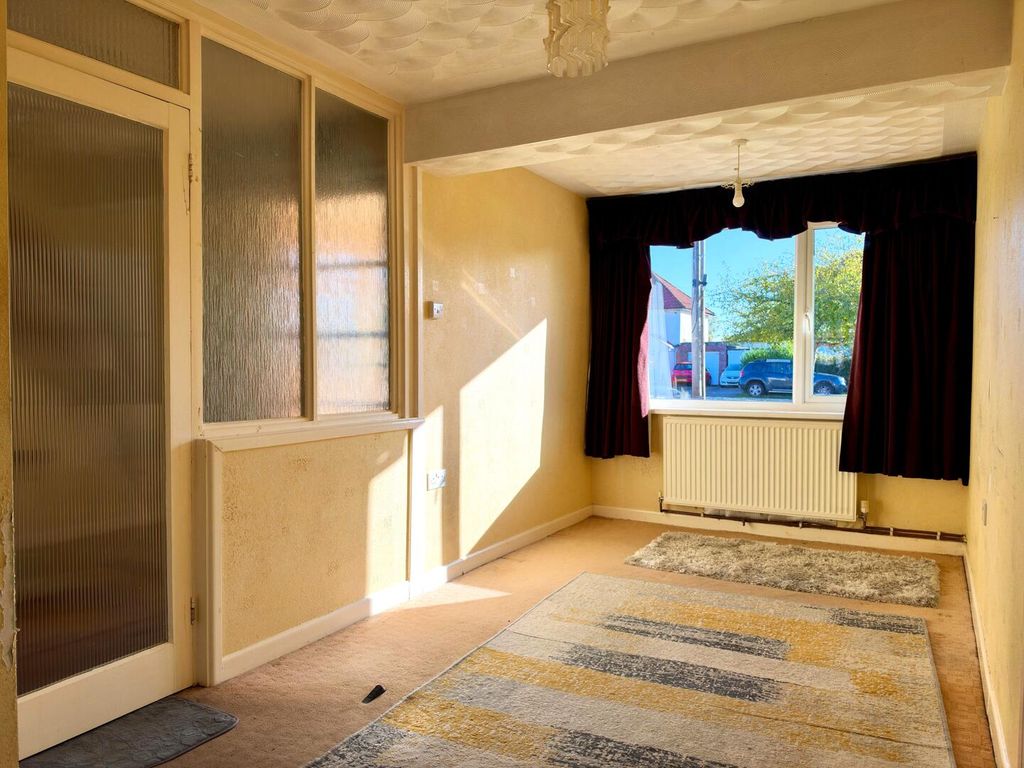 Property photo 3 of 25 Living Room