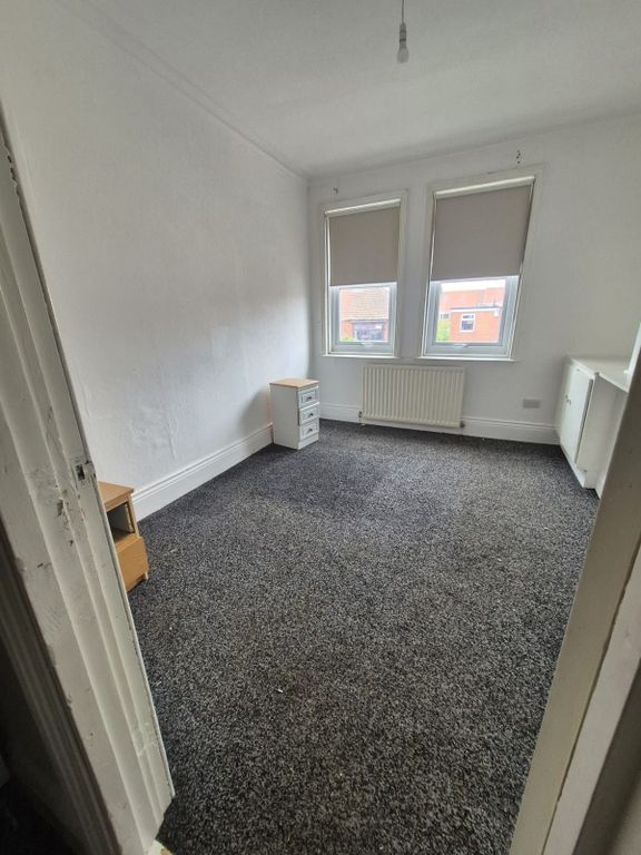 Property photo 3 of 7 19-Image-4932560F