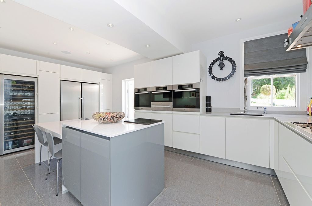 Property photo 2 of 21