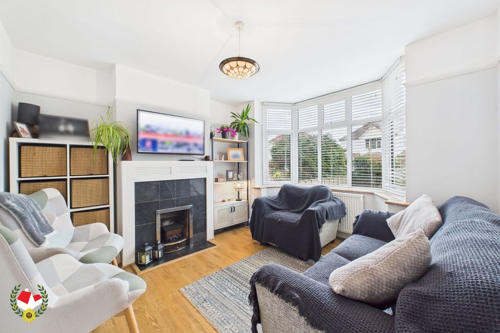 Property photo 2 of 17