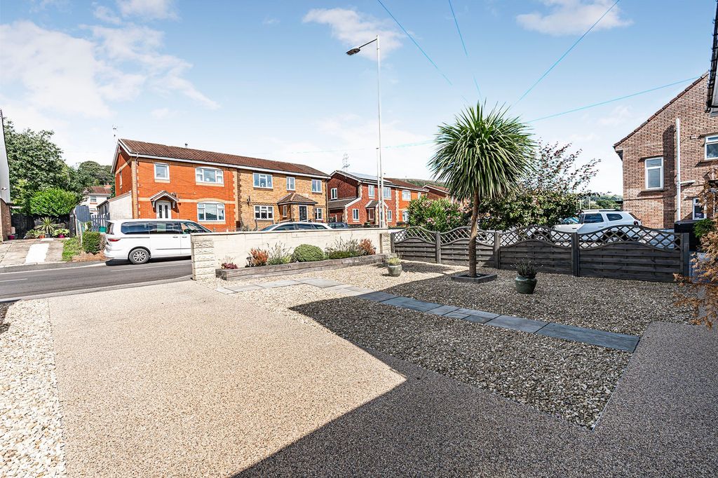 Property photo 2 of 33