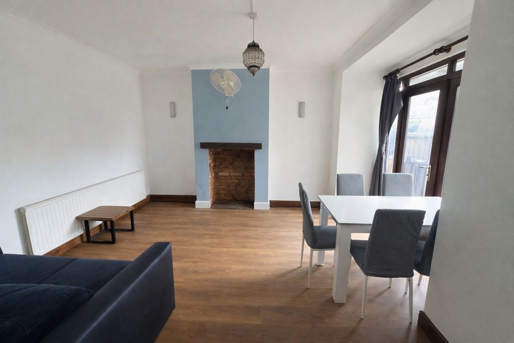 Property photo 3 of 4