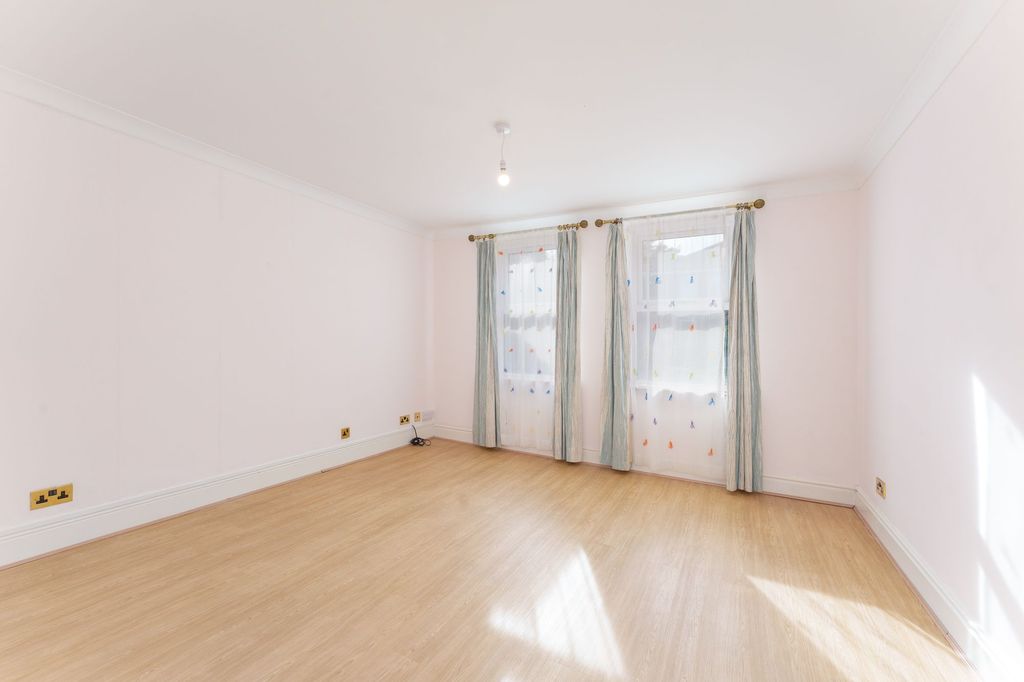 Property photo 3 of 12