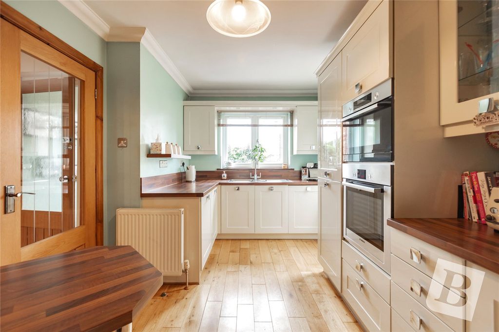 Property photo 2 of 29 Kitchen