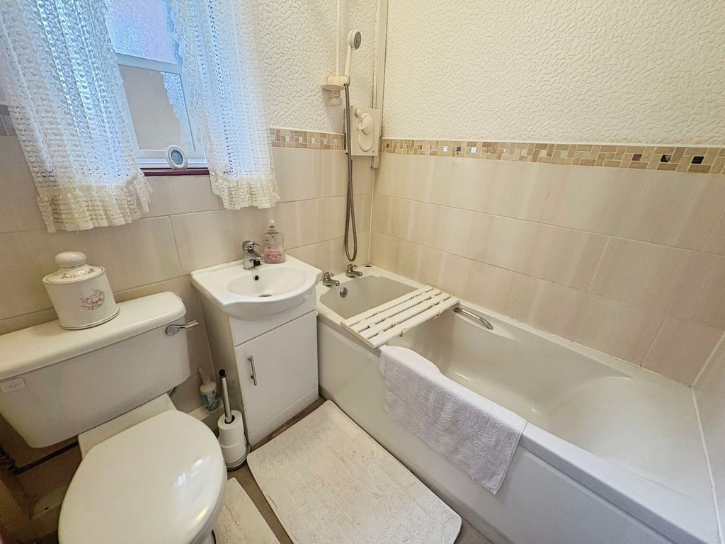Property photo 3 of 13 Bathroom