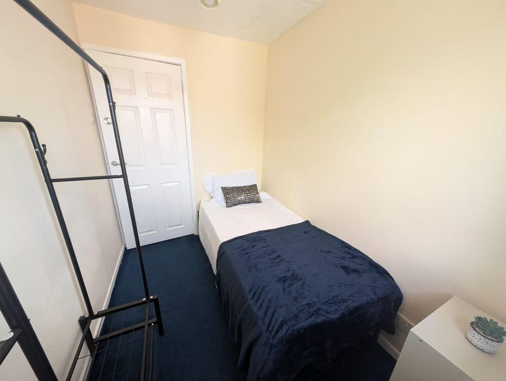 Property photo 1 of 4 Room