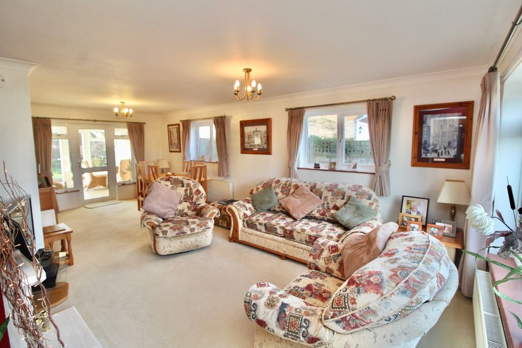 Property photo 2 of 25