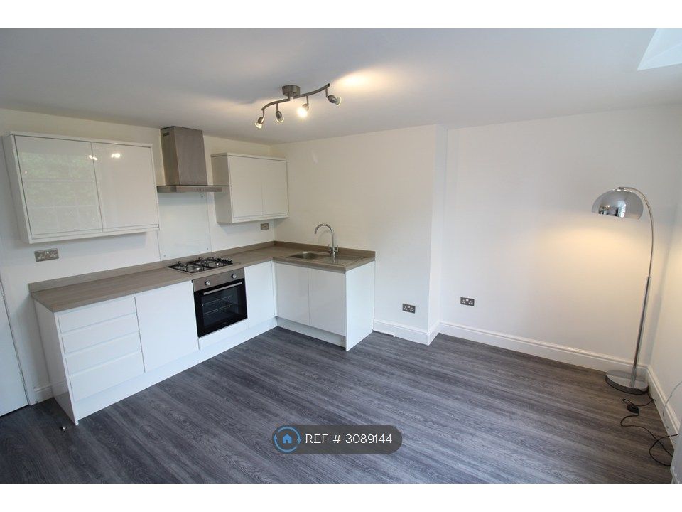 Property photo 2 of 6 Kitchen