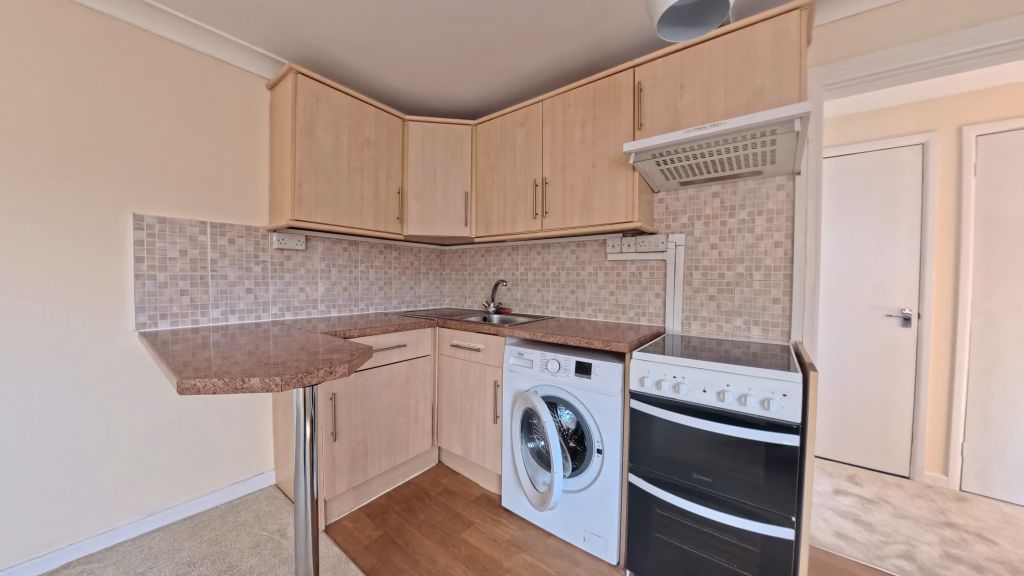 Property photo 3 of 8 Kitchen