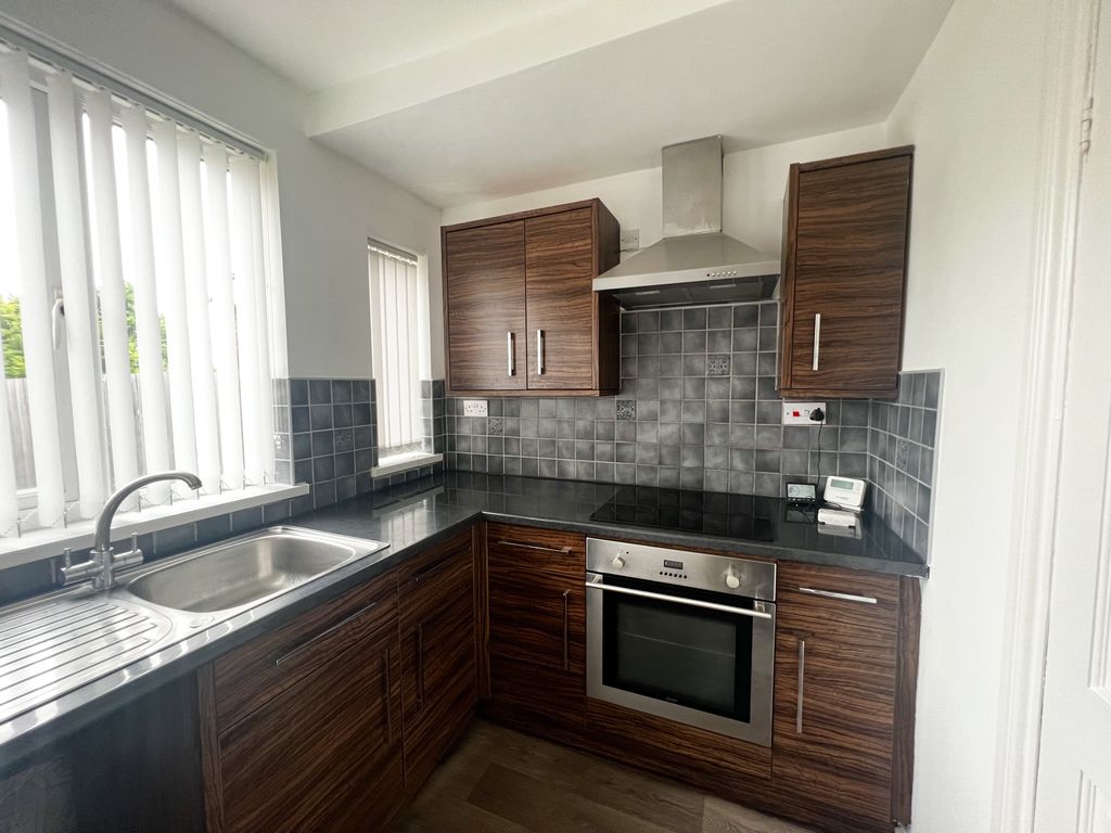Property photo 3 of 8 Kitchen