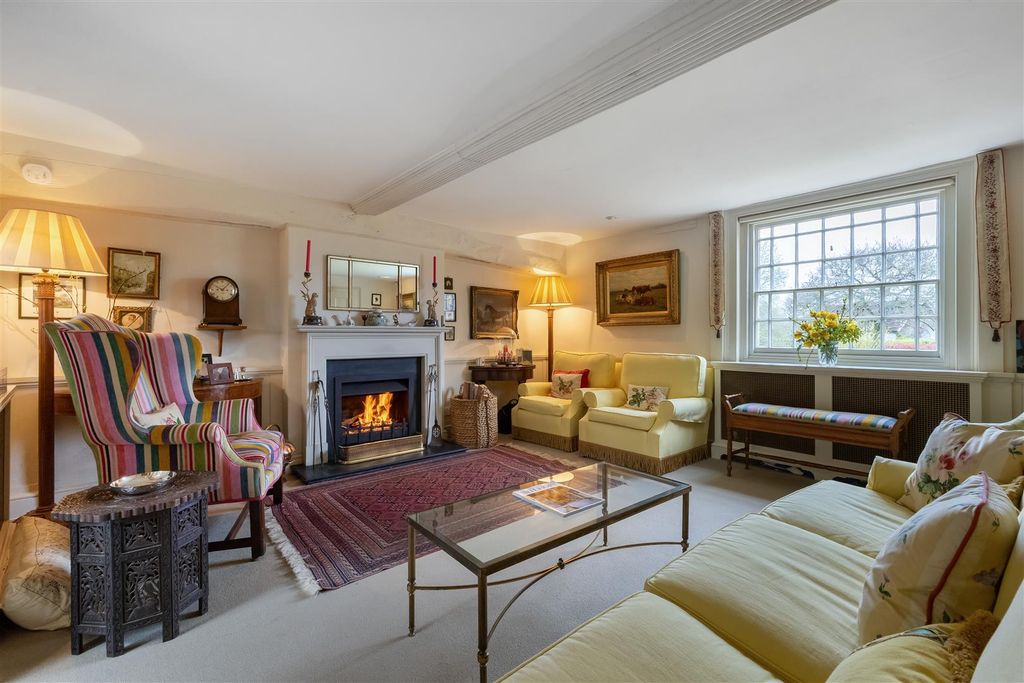 Property photo 2 of 32 Sitting Room