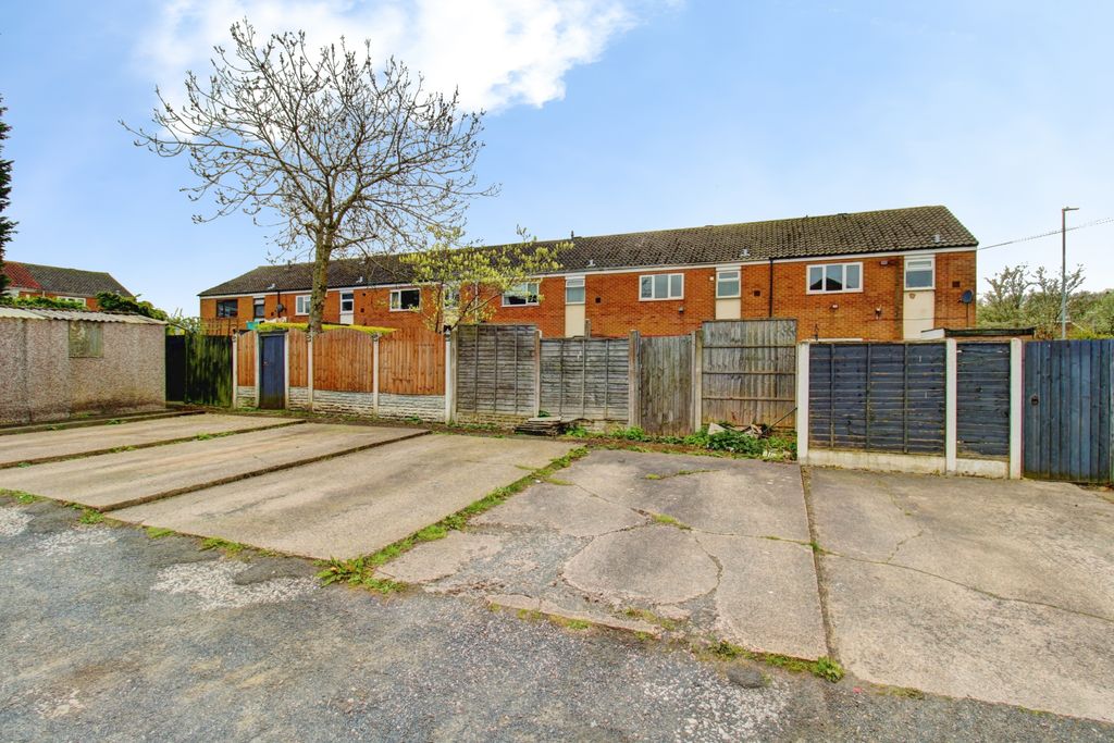 Property photo 2 of 16 Parking To Rear