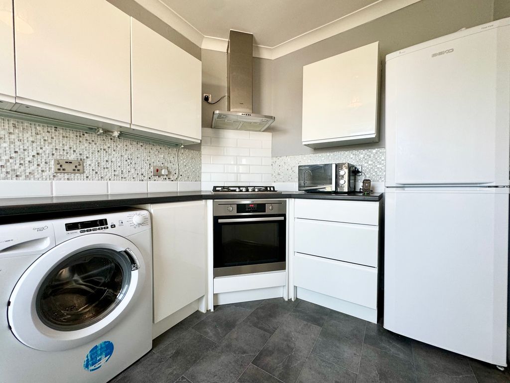 Property photo 3 of 12 Kitchen