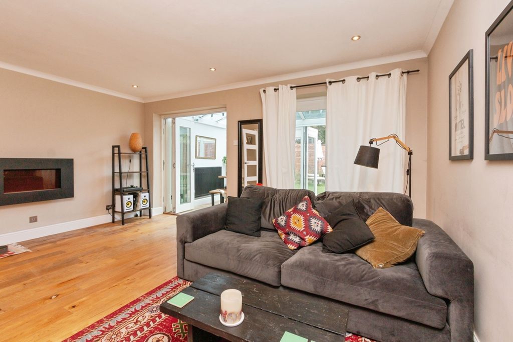 Property photo 3 of 17 Pbox-Img.Jpg
