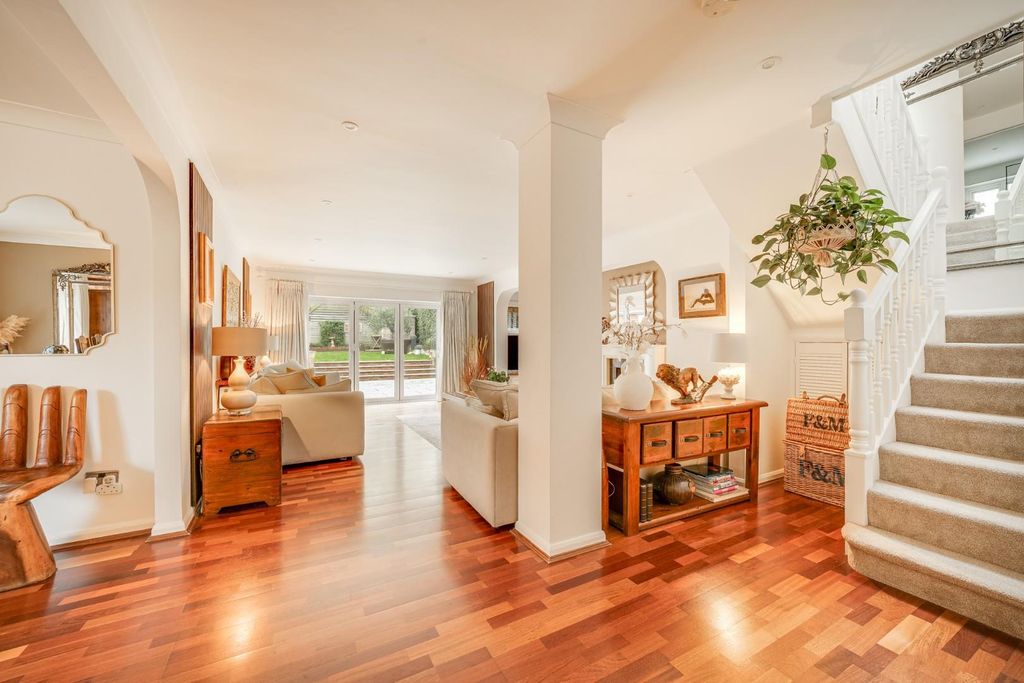 Property photo 2 of 37