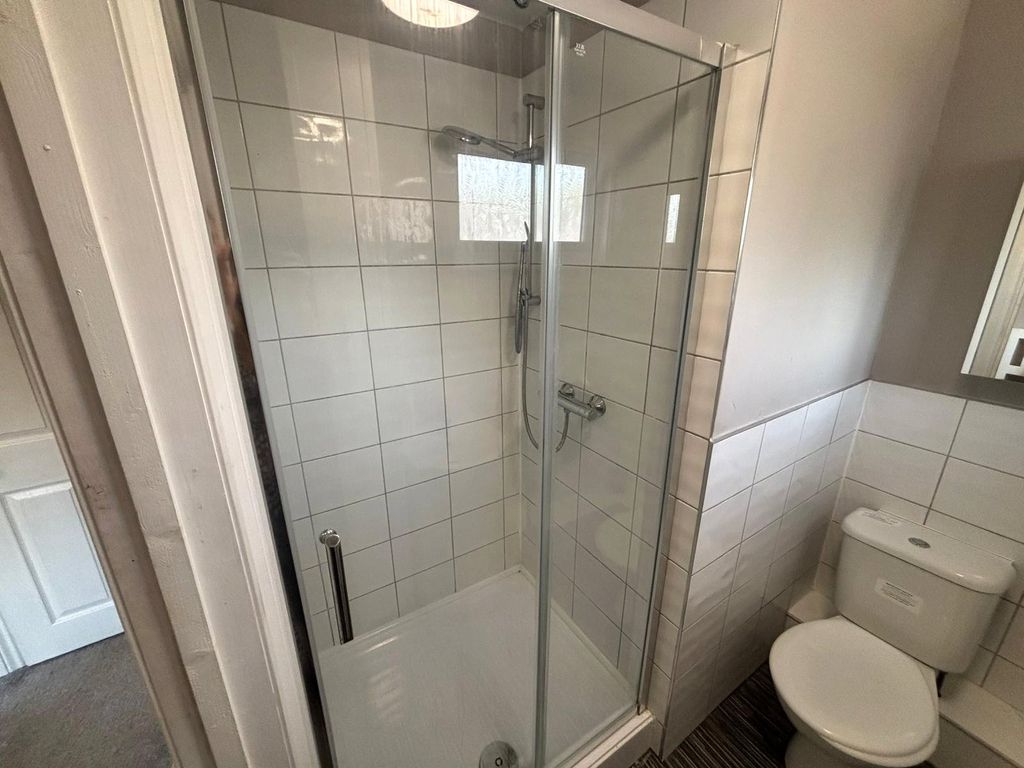 Property photo 2 of 11 Picture No. 27