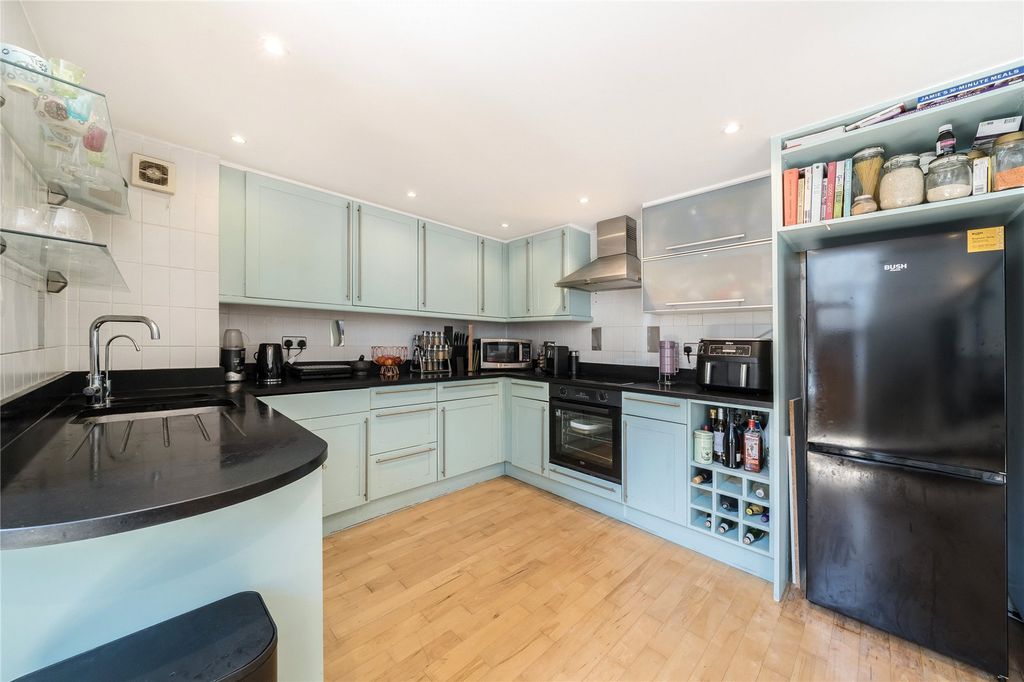 Property photo 2 of 10 Kitchen