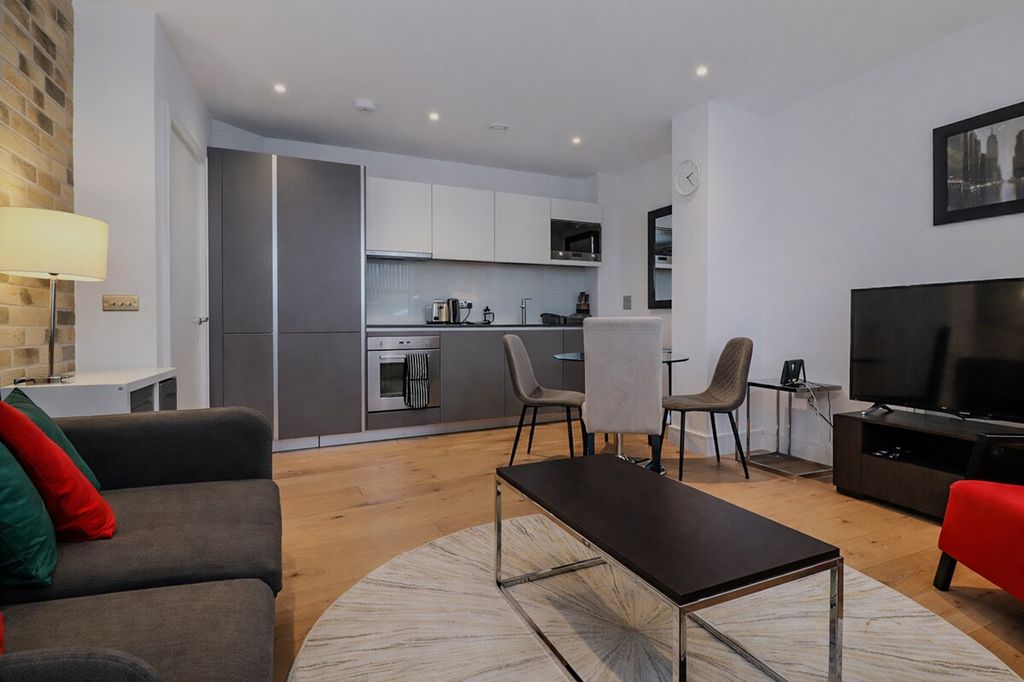 Property photo 1 of 21 Living Room