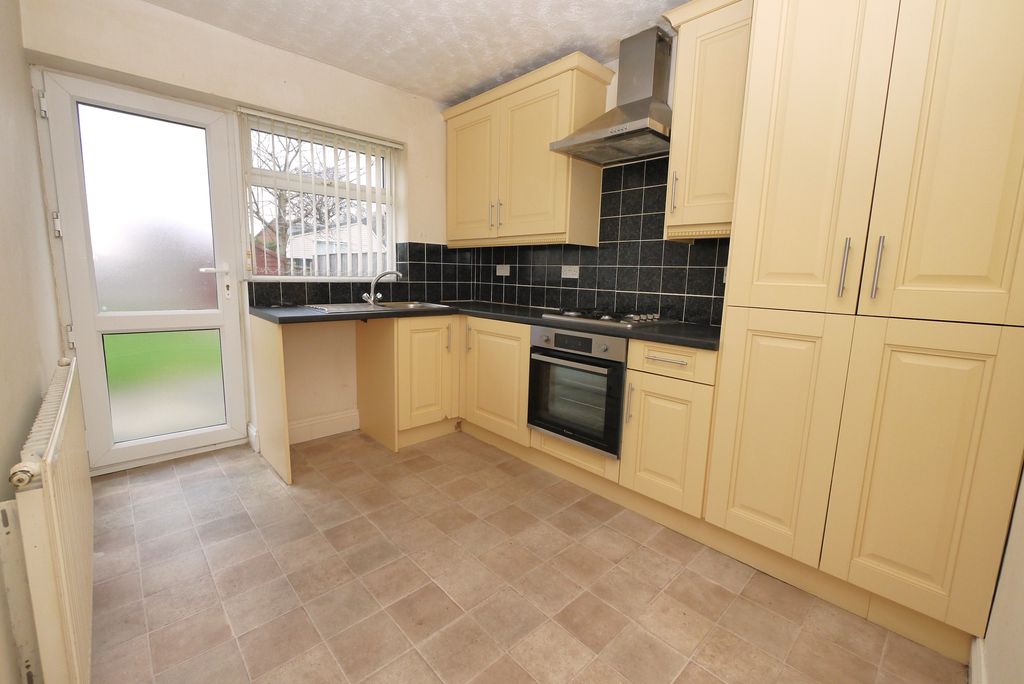 Property photo 2 of 15 4