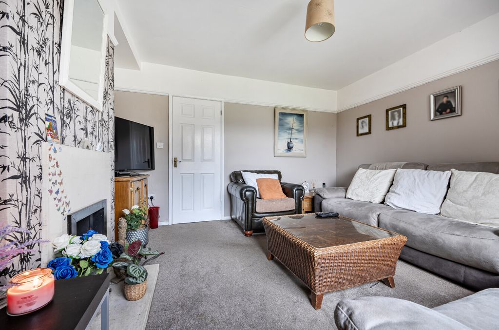 Property photo 2 of 17 1409722-9-698F753...