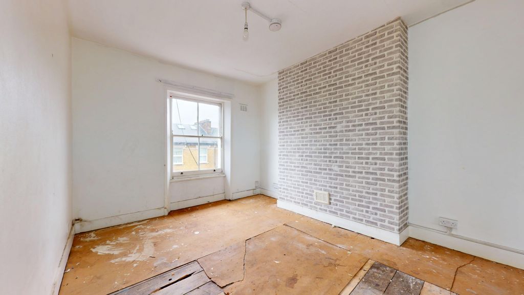 Property photo 3 of 11 Flat C, 32 Albion Road, Stoke Newington, London, N16 9Ph