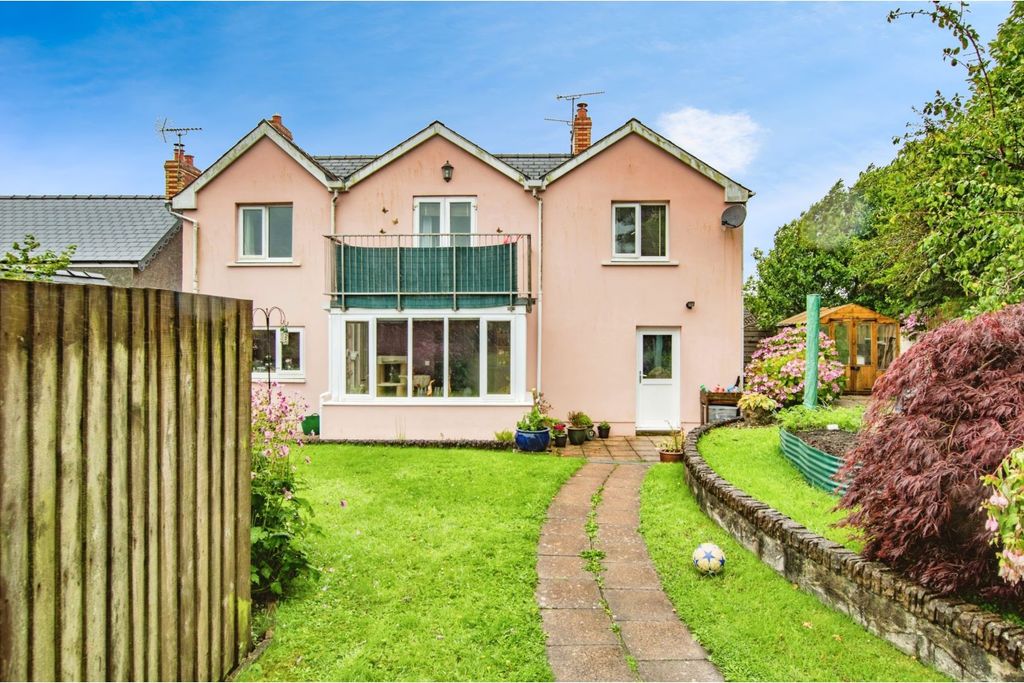 Property photo 2 of 25
