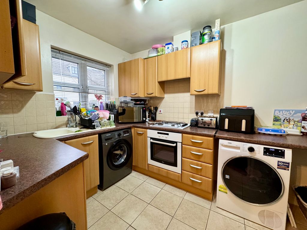 Property photo 2 of 10 Kitchen