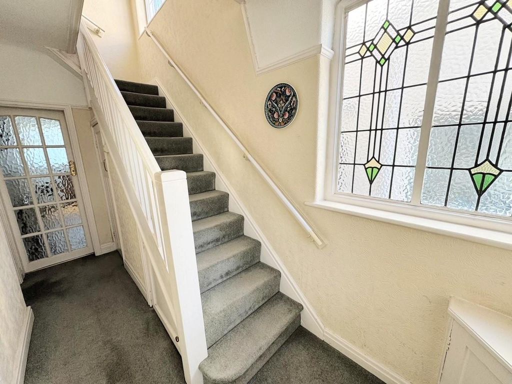 Property photo 2 of 14 Entrance Hall