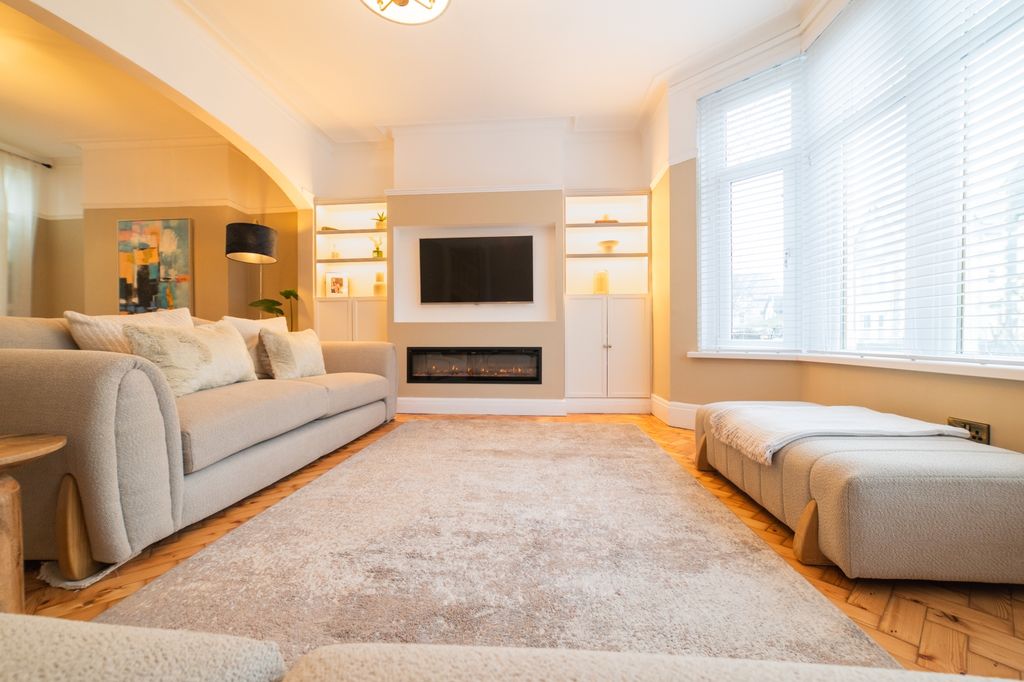 Property photo 3 of 41 Award-Winning Media Team On Every Listing_17