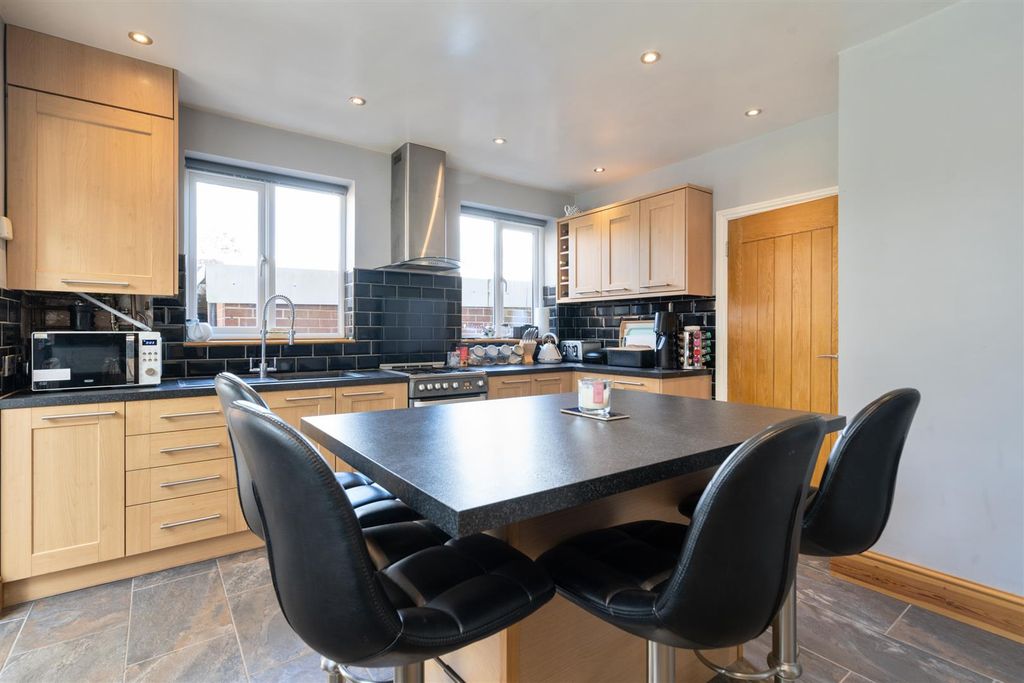 Property photo 2 of 11 23 Madams Hill Road_13.Jpg