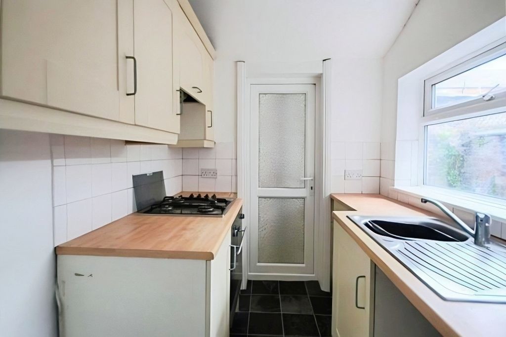 Property photo 3 of 17 Pbox-Img.Jpg