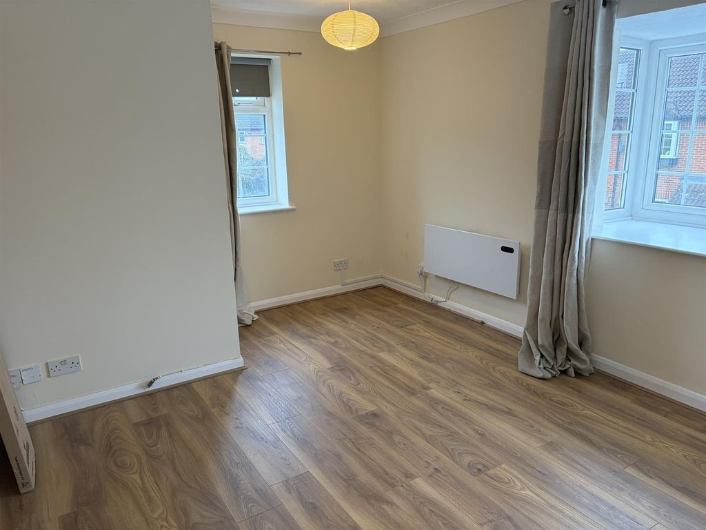 Property photo 3 of 9 Lounge