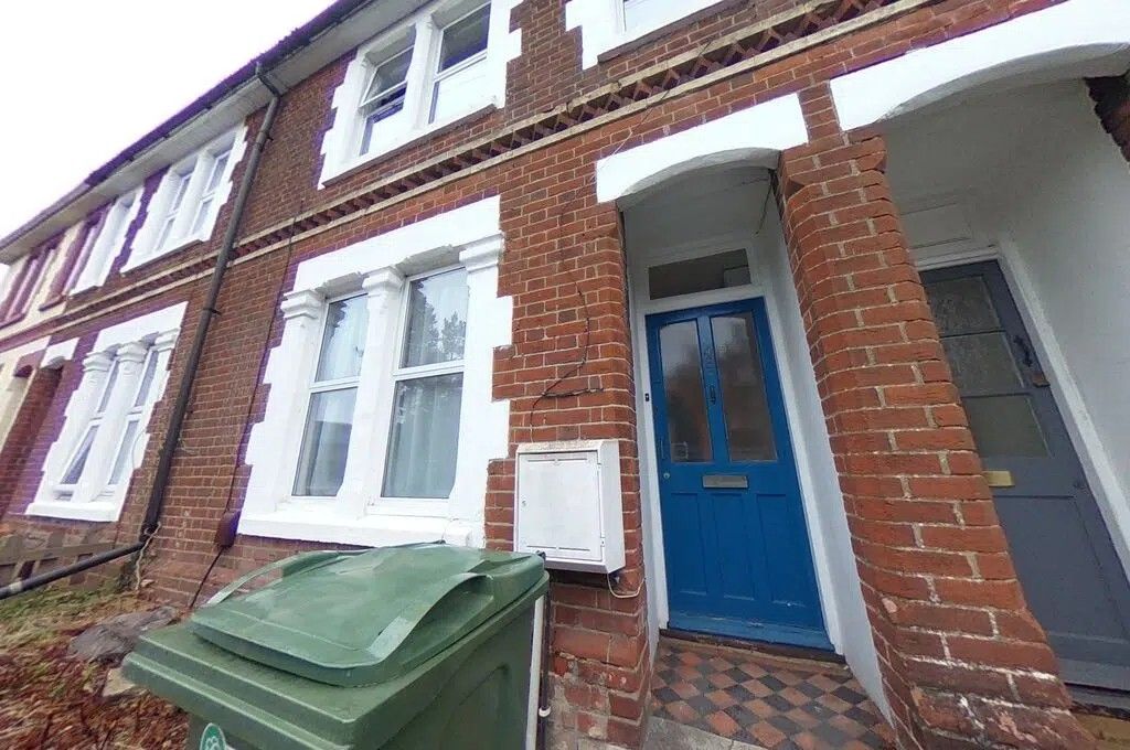 Property photo 1 of 16 Romsey-Road-E11-1