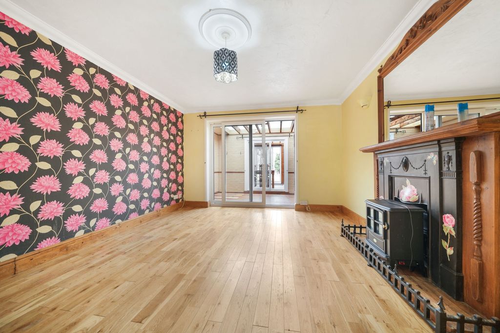 Property photo 3 of 11