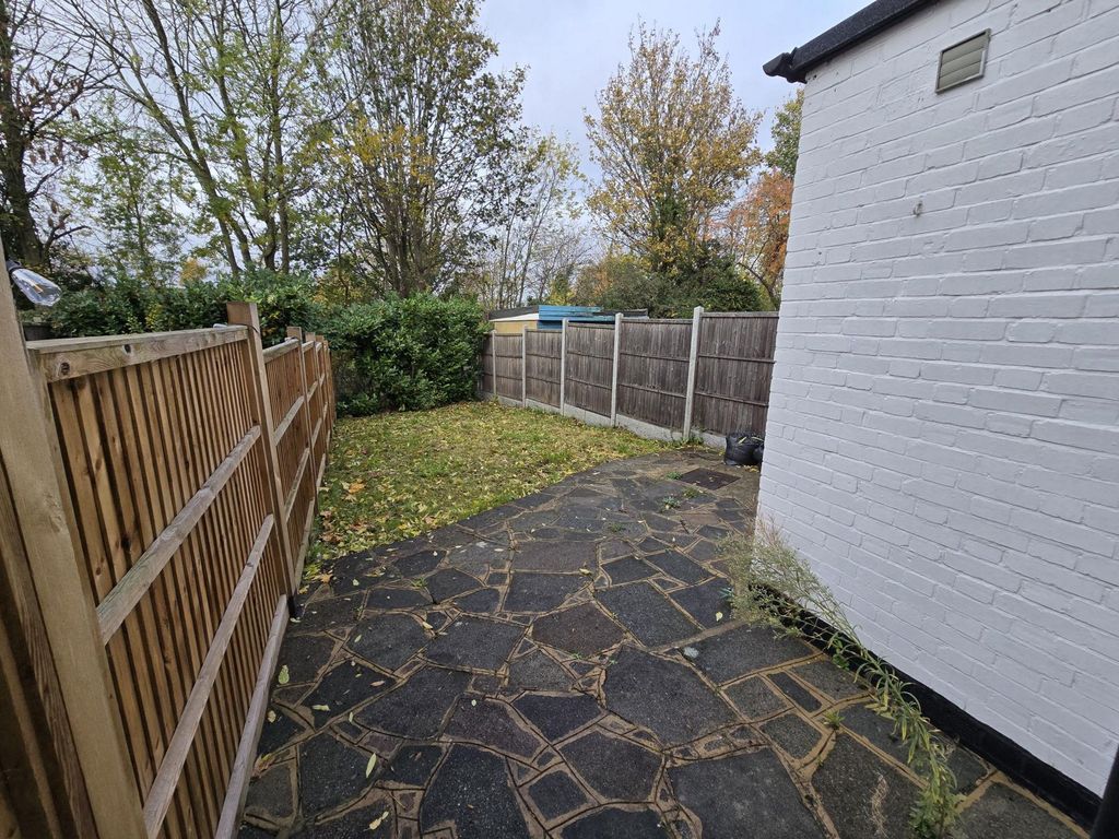 Property photo 1 of 7 Photo 6