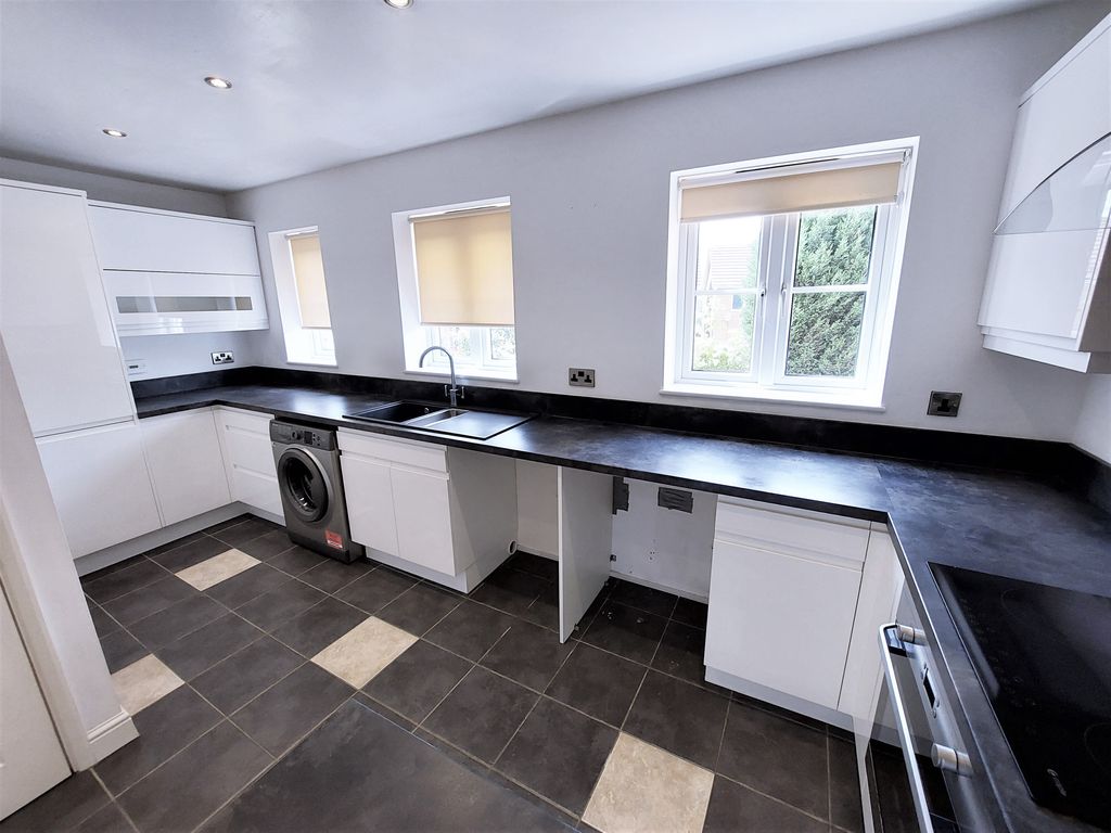 Property photo 3 of 11 Kitchen/Diner